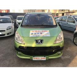 PEUGEOT 1007 14 HDI auto pari al nuovo - 2007